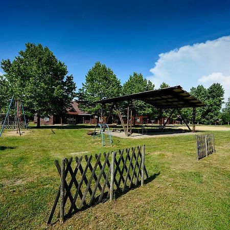 Oliver Inn Camping Balatonlelle Exterior foto